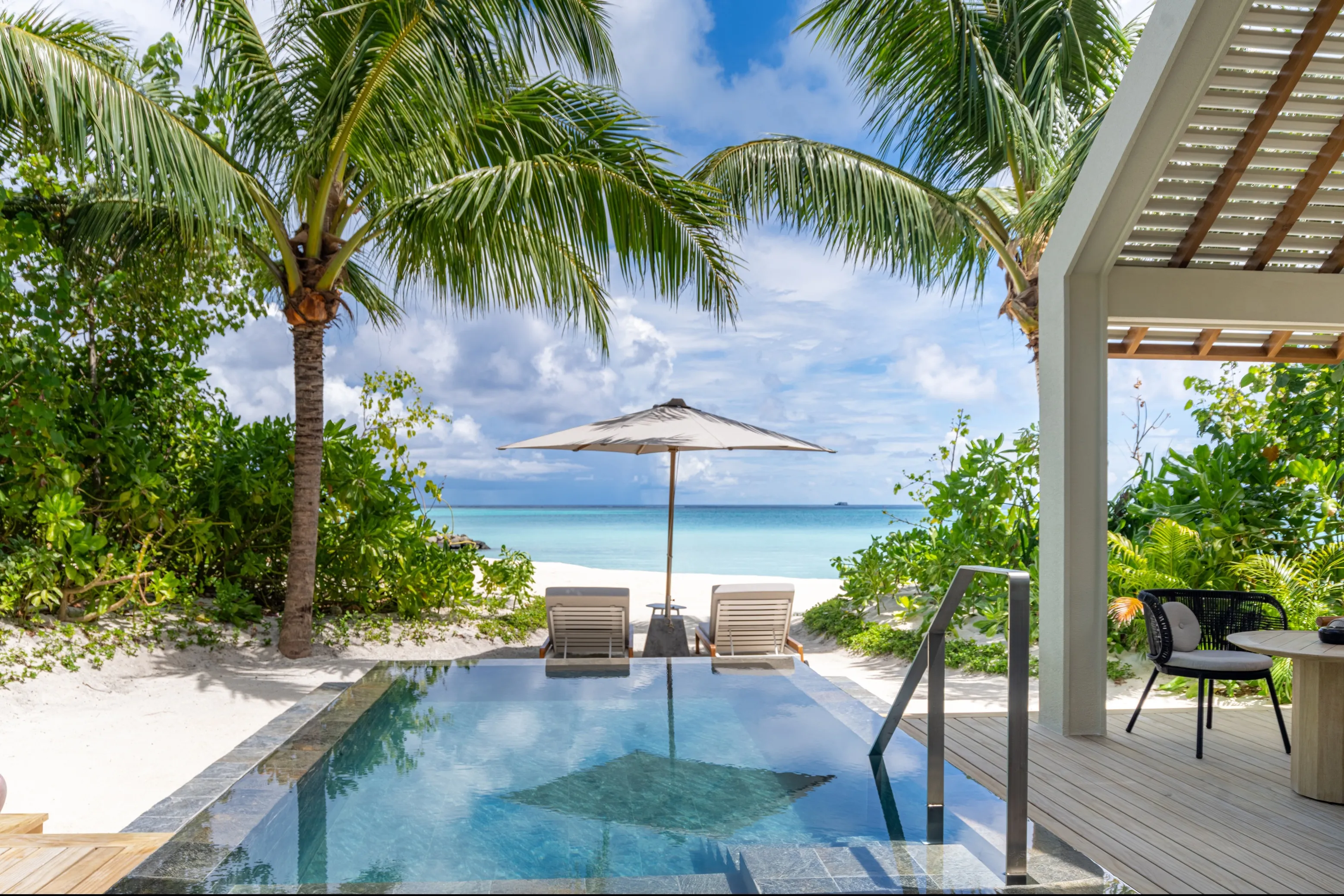 JW Marriott Kaafu Atoll Island Resort Beach Pool
