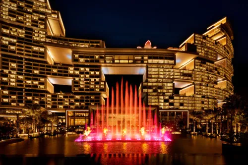 Atlantis The Royal Skyblaze Fountain