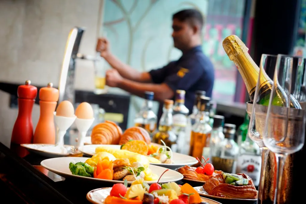 Breakfast at Bar Novotel Kolkata