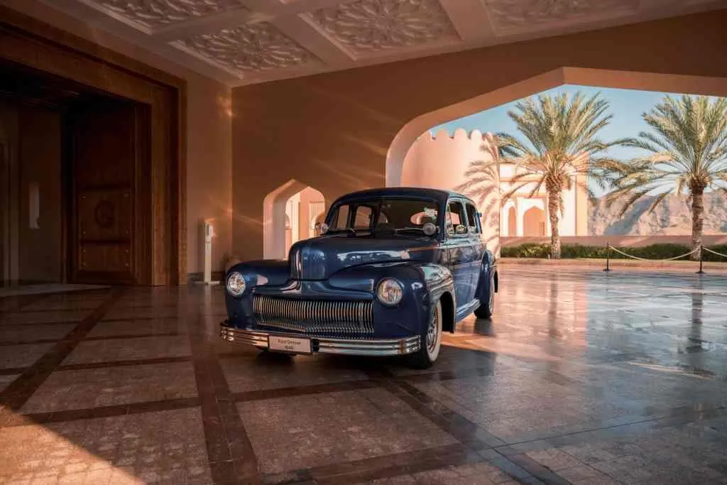 Shangri-La Al Husn entrance - Classic Car