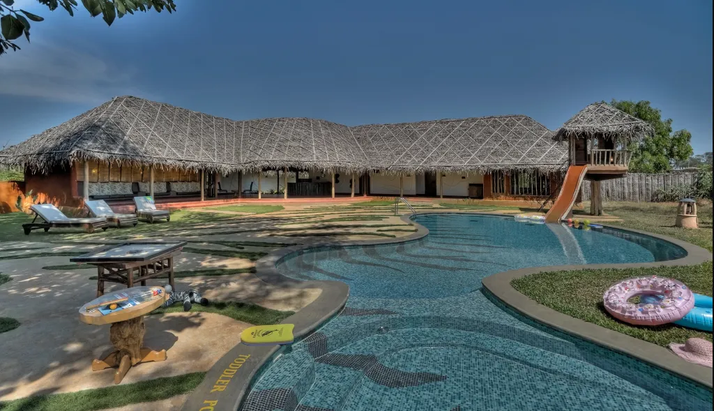 Swimming pool