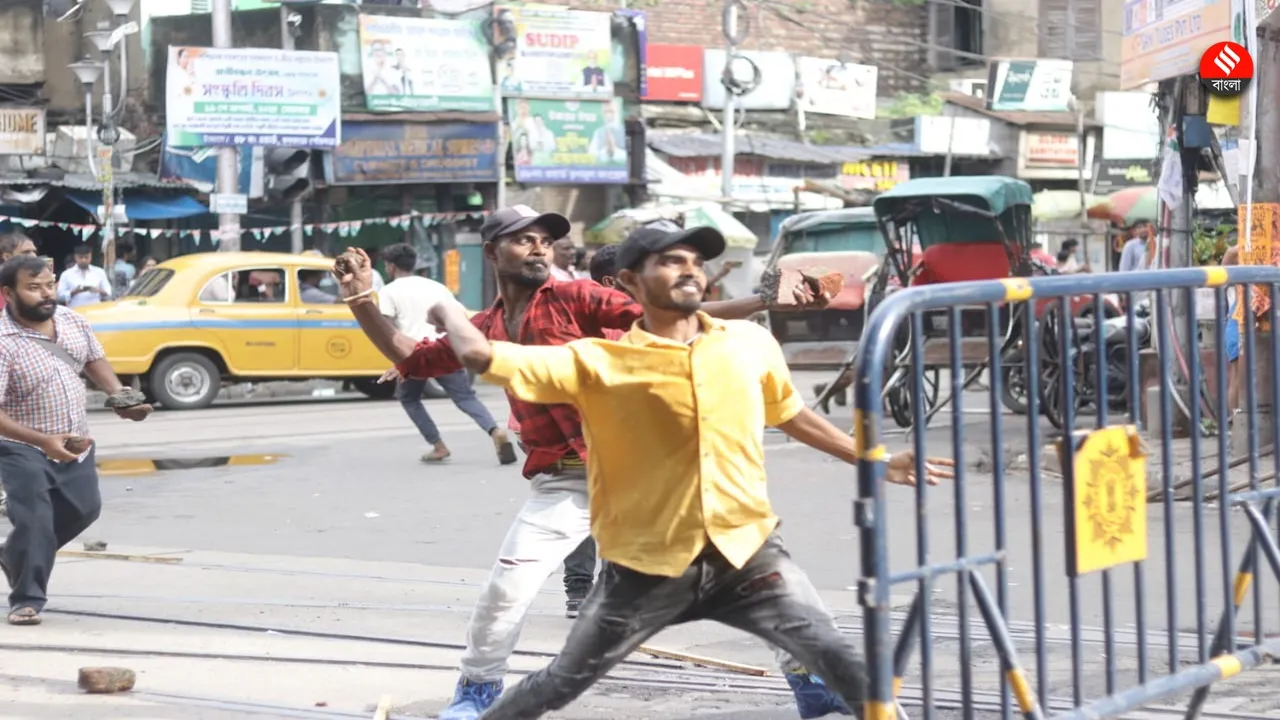 gathering of protesters near Nabanna was remove by police, নবান্ন অভিযান, পশ্চিমবঙ্গ ছাত্র সমাজ, আরজি কর কাণ্ডের প্রতিবাদ