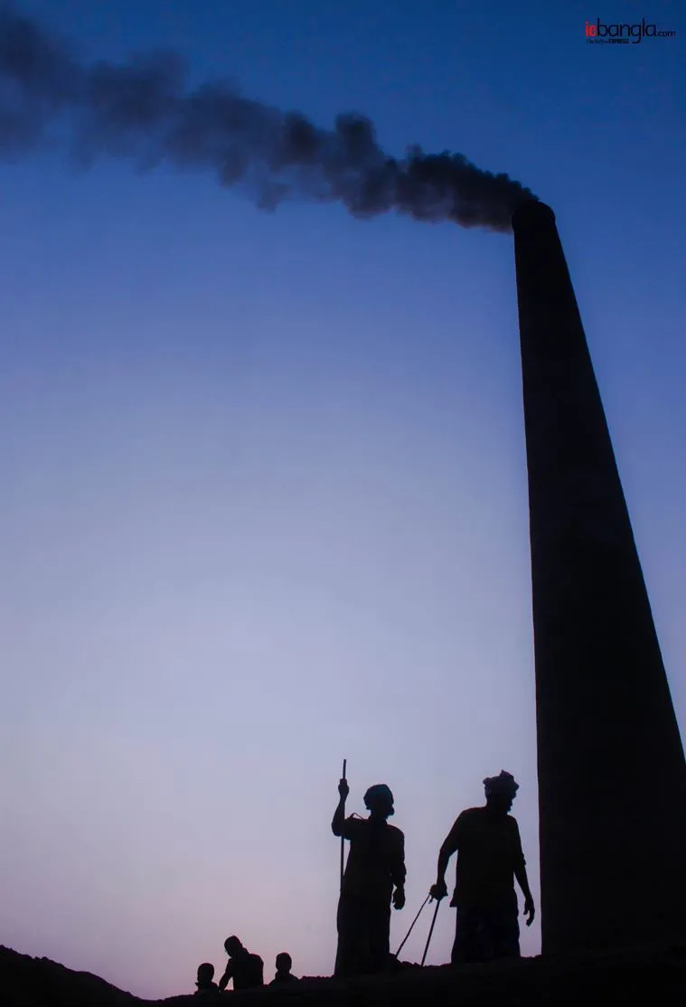 brick feild, ইটভাটা, bengal brick feild, শ্রমিক, brick kiln, ইট, bengal brick kiln, brick kiln labour, basirhat brick labour, labour, indian express, ie bangla,বসিরহাট