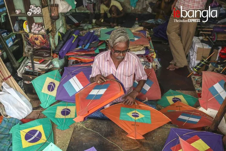 Ajit Dutta of india Kites making kites Express photo Shashi Ghosh