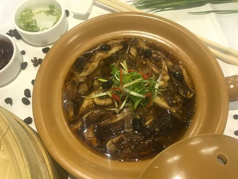 Steamed chicken in black beans