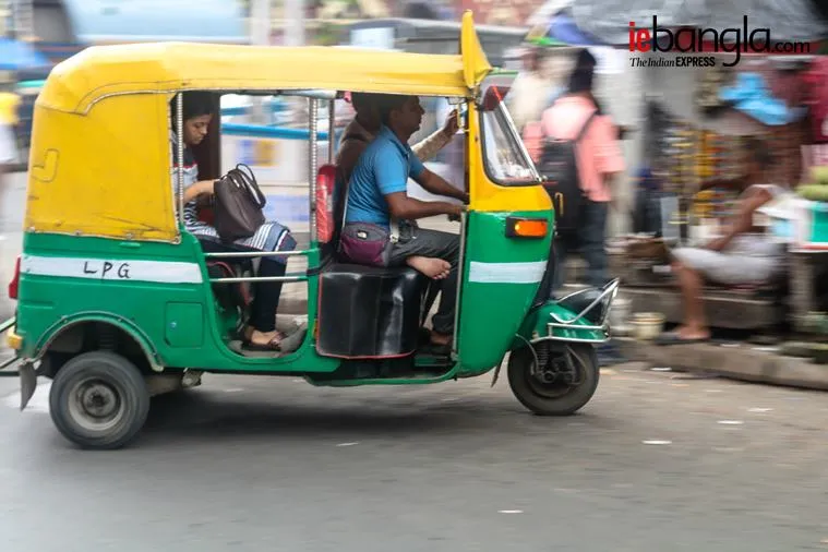 kolkata Auto Driver carrying extra passengers his beside Express Photo ShashiCrime-4737-002