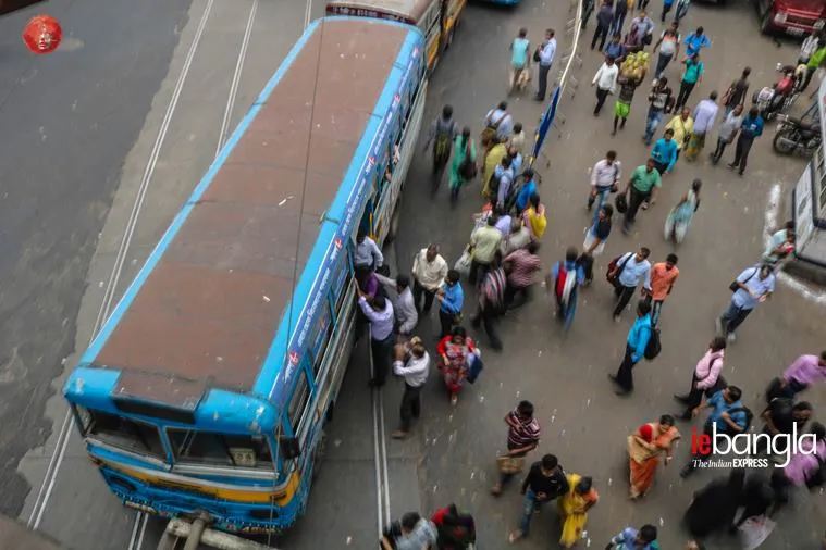 bus go slow trip Express Photo Shashi Ghosh