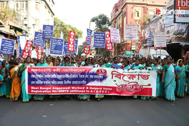 Anganwadi protest at Dharmatala Express Photo Shashi Ghosh