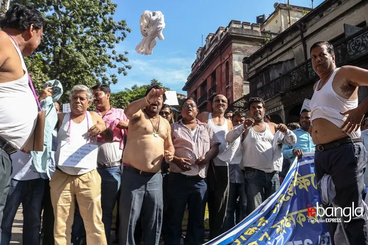 Bus owner protest in kolkata Express Photo Shashi Ghosh