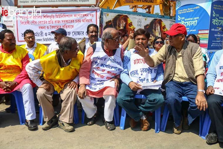 Dharna Ashokh Bhattachrya Express Photo Shashi GhoshShili guri Ashokh bhattacharya (3)