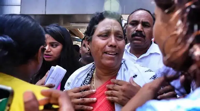 শোকে মুহ্যমান পায়েলের মা আবিদা 