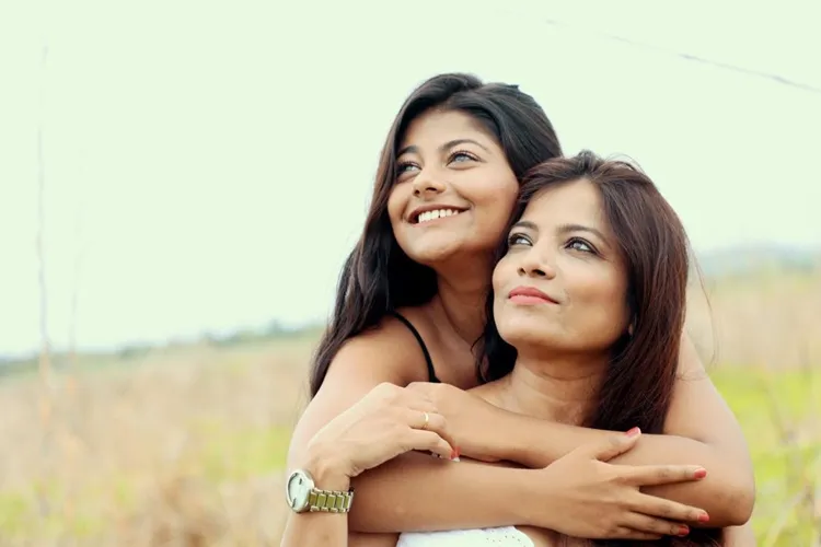 Gandi Baat actress Pallavi Mukherjee with Mom