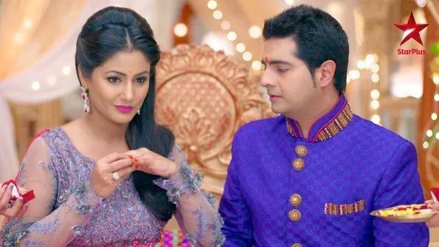 Hina Khan and Karan Mehra in Yeh Rishta Kya Kehlata Hai