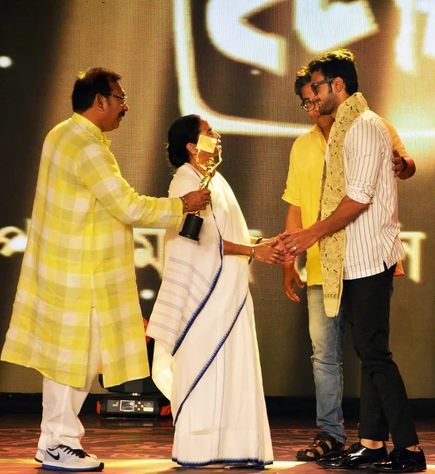 CM Mamata Banerjee hands over Tele Academy best actor Award to Sean Banerjee