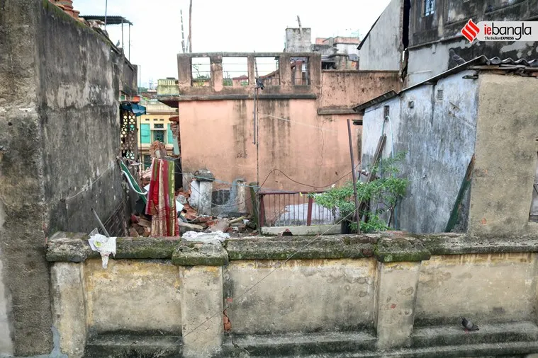 Building Collapse in Bowbazar,বৌবাজারে ভেঙে পড়ল বাড়ির একাংশ, building collapse kolkata, কলকাতায় ভেঙে পড়ল বাড়ি, bowbazar, বৌবাজার, কলকাতার খবর, kolkata news, bowbazar news, বউবাজারের খবর