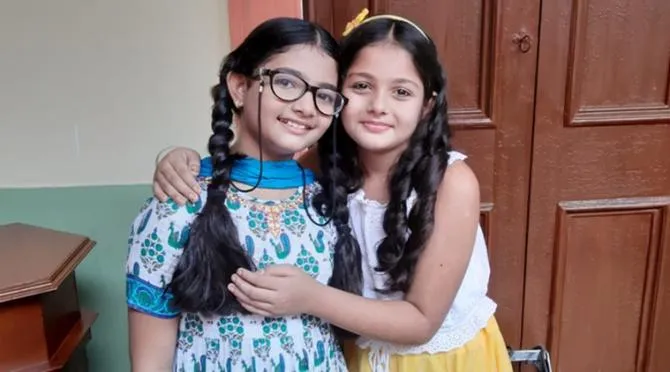 Hiya Dey and Shruti Singh in Alochhaya
