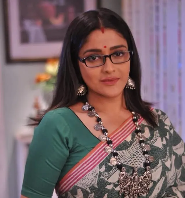 Anindita Raychaudhury in Ke Apon Ke Por