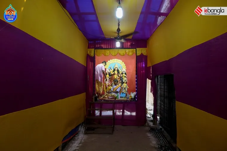 দুর্গা পিতুরি লেন, durga pituri lane, দুর্গাপুজা, Durga puja, বাঙ্গালির দুর্গাপূজা, Building collapses, স্যাঁকরা পাড়া, Bengali Durga puja, কলকাতা, Kolkata, North Kolkata, মধ্য কলকাতা, Kolkata's puja, pathuriaghata, বনেদি বাড়ি, Bonedi bari, পুজোর থিম, Kumortuli to Pujo Pandals, দুর্গাপূজা ২০১৯, Durga puja 2019, কুমোরটুলি, kumortuli, নবরাত্রি, navratri