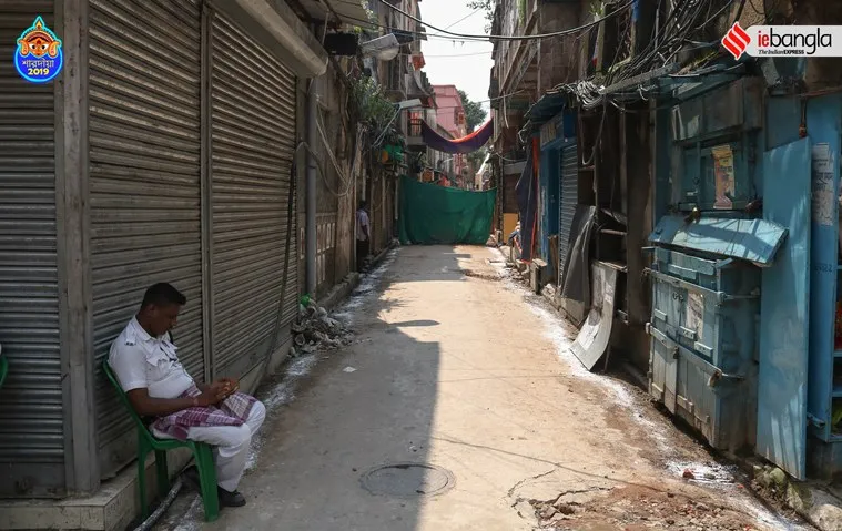 দুর্গা পিতুরি লেন, durga pituri lane, দুর্গাপুজা, Durga puja, বাঙ্গালির দুর্গাপূজা, Building collapses, স্যাঁকরা পাড়া, Bengali Durga puja, কলকাতা, Kolkata, North Kolkata, মধ্য কলকাতা, Kolkata's puja, pathuriaghata, বনেদি বাড়ি, Bonedi bari, পুজোর থিম, Kumortuli to Pujo Pandals, দুর্গাপূজা ২০১৯, Durga puja 2019, কুমোরটুলি, kumortuli, নবরাত্রি, navratri