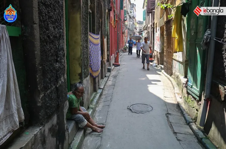 দুর্গা পিতুরি লেন, durga pituri lane, দুর্গাপুজা, Durga puja, বাঙ্গালির দুর্গাপূজা, Building collapses, স্যাঁকরা পাড়া, Bengali Durga puja, কলকাতা, Kolkata, North Kolkata, মধ্য কলকাতা, Kolkata's puja, pathuriaghata, বনেদি বাড়ি, Bonedi bari, পুজোর থিম, Kumortuli to Pujo Pandals, দুর্গাপূজা ২০১৯, Durga puja 2019, কুমোরটুলি, kumortuli, নবরাত্রি, navratri