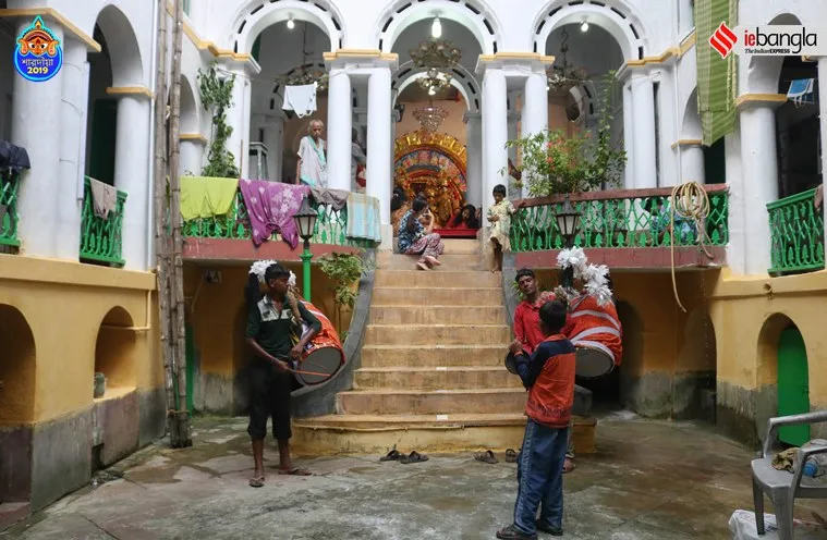 দুর্গা পিতুরি লেন, durga pituri lane, দুর্গাপুজা, Durga puja, বাঙ্গালির দুর্গাপূজা, Building collapses, স্যাঁকরা পাড়া, Bengali Durga puja, কলকাতা, Kolkata, North Kolkata, মধ্য কলকাতা, Kolkata's puja, pathuriaghata, বনেদি বাড়ি, Bonedi bari, পুজোর থিম, Kumortuli to Pujo Pandals, দুর্গাপূজা ২০১৯, Durga puja 2019, কুমোরটুলি, kumortuli, নবরাত্রি, navratri