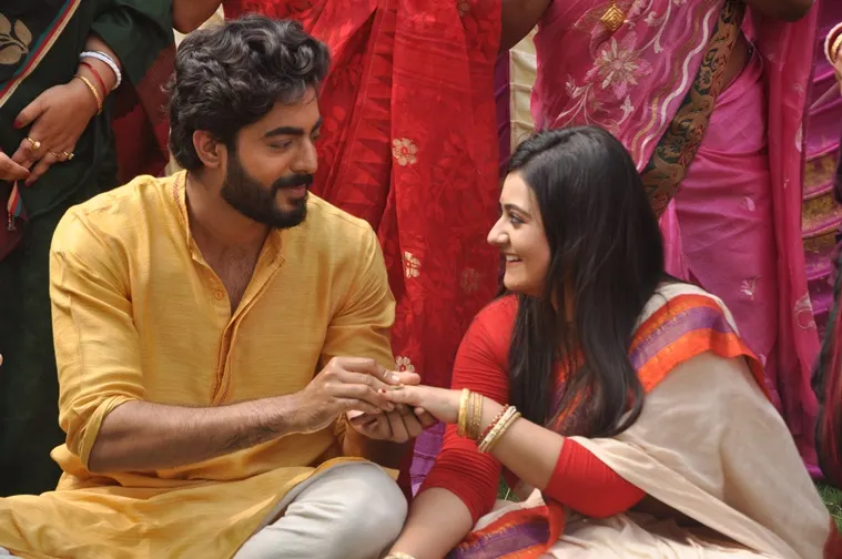 Krushal Ahuja and Vijaylakshmi Chatterjee in Ranu Pelo Lottery