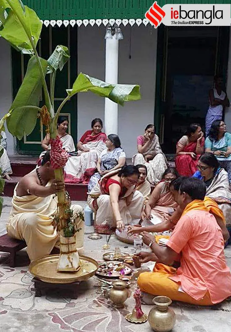 mallick bari durga puja, mallick bari bhowanipur, koel mallick, koel mallick durga puja, ranjit mallick koel mallick puja
