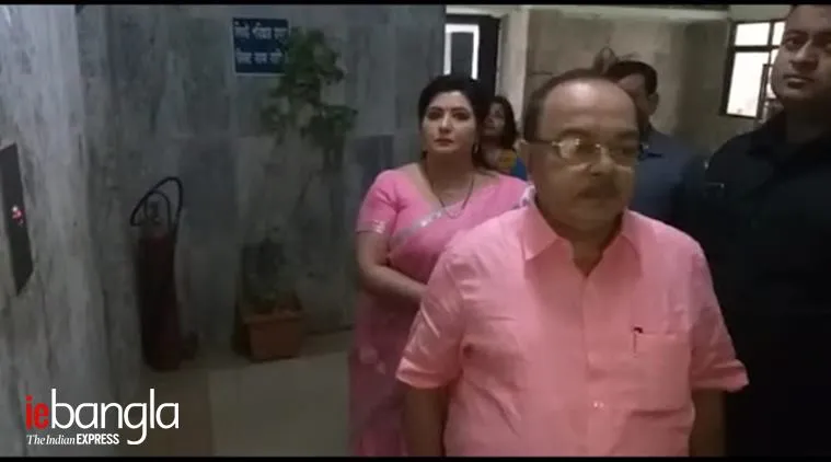 sovan chatterjee, শোভন চট্টোপাধ্যায়, শোভন, শোভন চ্যাটার্জী, শোভন চ্যাটার্জি, বৈশাখী, sovan. baisakhi, cbi, saradha scam, sovan chatterjee in cbi office, সারদাকাণ্ড, শোভনকে জিজ্ঞাসাবাদ সিবিআইয়ের, সারদাকাণ্ডে শোভনকে জিজ্ঞাসাবাদ