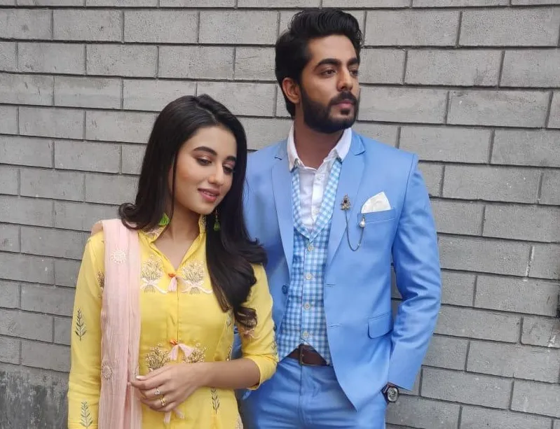 Swastika Dutta Krushal Ahuja Rahul Dev Bose in Zee Bangla serial Ki Kore Bolbo Tomay