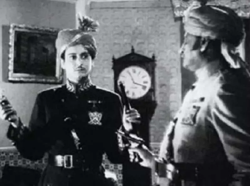 Soumitra Chatterjee in Jhinder Bondi