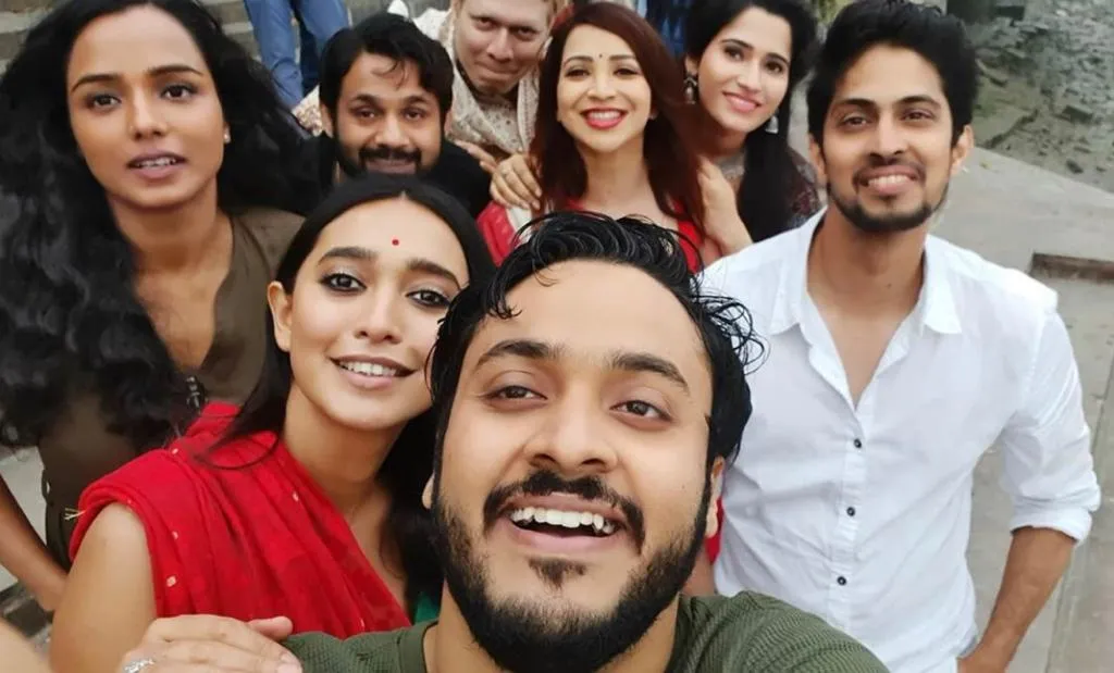 Sayani Gupta, Pujarni Ghosh, Sohom Mazumdar during the Hashtag Homecoming shooting