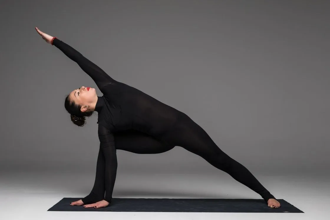 Utthita Parsvakonasana (Extended Side Angle): Steps, Benefits, Precautions  - Fitsri