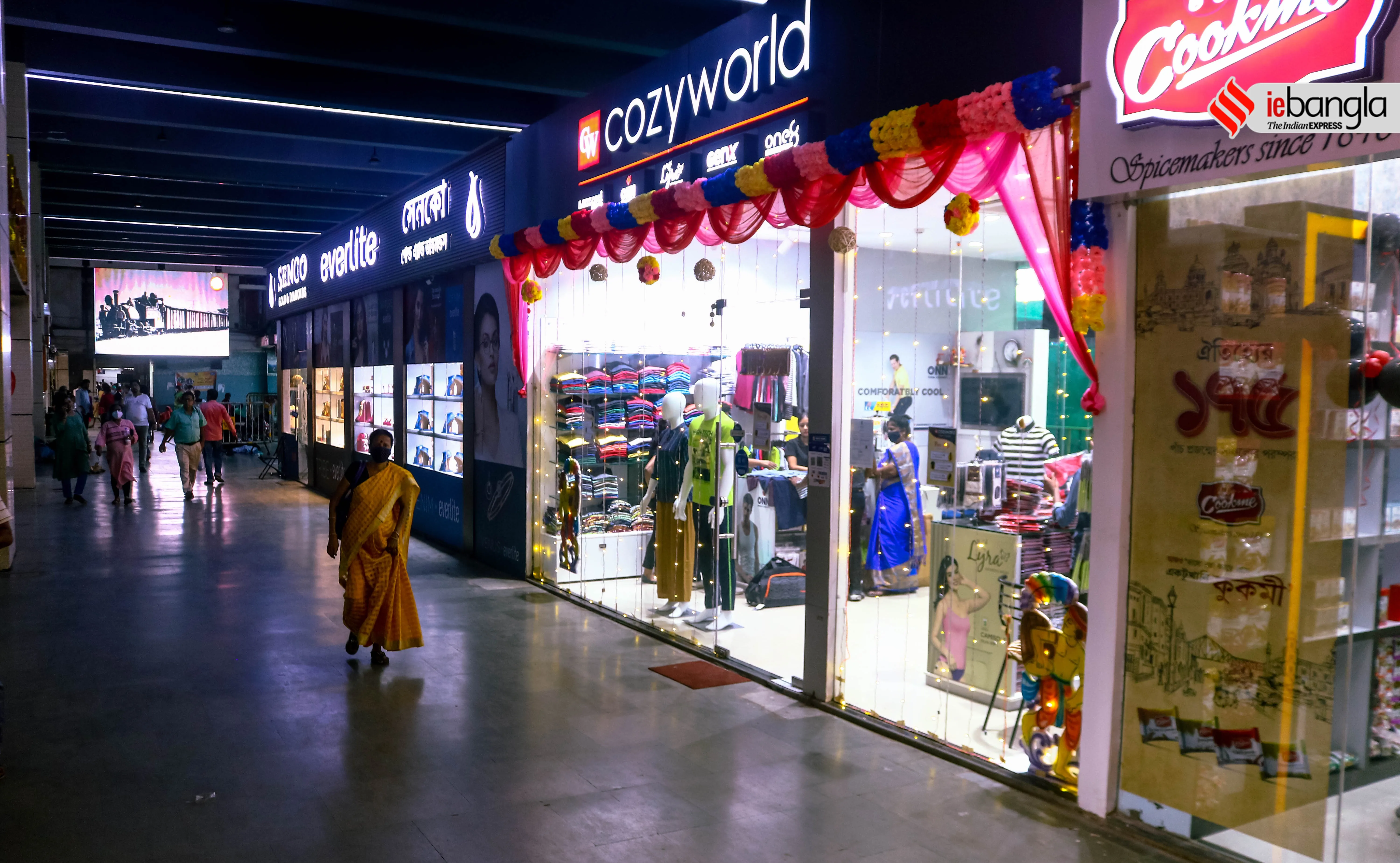 শপিং মল, Shoping Mall, শিয়ালদহ স্টেশন শপিং মল, Sealdah Station Shoping Mall, স্টেশন শপিং মল, Station shoping Mall, পুজোর শপিং,  Kumartuli, বৃষ্টি, Rain, বর্ষা, Mansoon, আবহাওয়া, Weather, খারাপ আবহাওয়া, Weather report,  মহামারী, pandemic 2021 দুর্গাপূজা, Durga puja, দুর্গা, Durga Puja 2021, দুর্গাপূজা ২০২১,  Durga, দুর্গাপ্রতিমা, Puja 2021, পুজা ২০২১, Idol Maker, মৃৎশিল্পী, Durga Idol, প্রতিমা শিল্পী, Kumartuli, কুমারটুলি, Durga, দুর্গাপ্রতিমা, kumartuli, West Bengal news, indian express, কলেজ স্ট্রিট, college street, করোনা, corona, corona news, Bangla Khabar, বাংলার খবর, Bangla News Live, বাংলার ব্রেকিং নিউজ, Breaking Bangla News,Bangali news, বাংলায় সর্বশেষ খবর, লেটেস্ট খবর, News in Bengali, Bengali News Today, বাংলা নিউজ, Bengali News, করোনা মহামারী, corona pandemic, Bangla Khabor, কোভিড-১৯, covid, News in Bangla, করোনা ২০২১, corona 2021, 24 Ghanta Bangla News, Bangla News, covid-19 