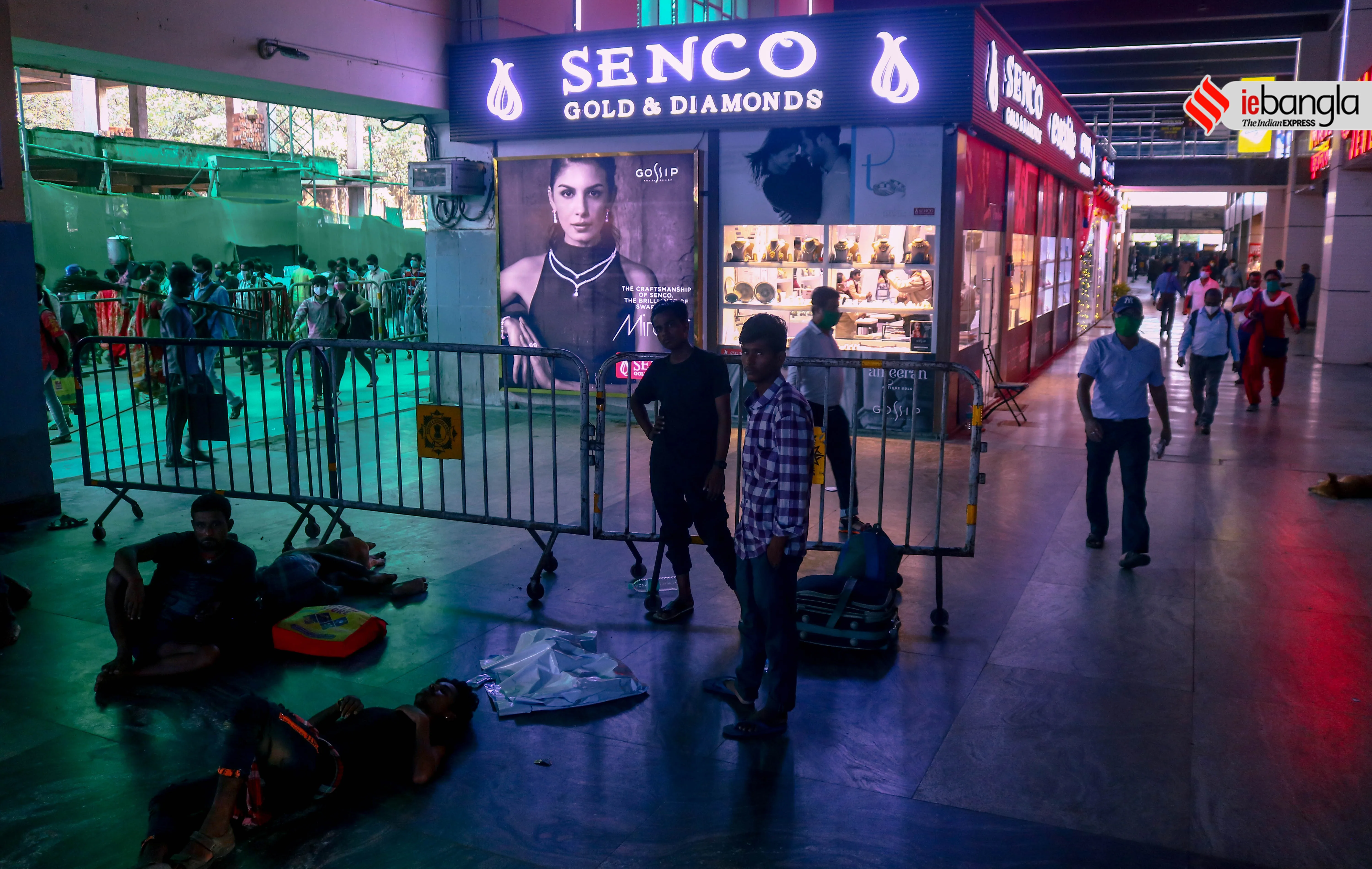 শপিং মল, Shoping Mall, শিয়ালদহ স্টেশন শপিং মল, Sealdah Station Shoping Mall, স্টেশন শপিং মল, Station shoping Mall, পুজোর শপিং,  Kumartuli, বৃষ্টি, Rain, বর্ষা, Mansoon, আবহাওয়া, Weather, খারাপ আবহাওয়া, Weather report,  মহামারী, pandemic 2021 দুর্গাপূজা, Durga puja, দুর্গা, Durga Puja 2021, দুর্গাপূজা ২০২১,  Durga, দুর্গাপ্রতিমা, Puja 2021, পুজা ২০২১, Idol Maker, মৃৎশিল্পী, Durga Idol, প্রতিমা শিল্পী, Kumartuli, কুমারটুলি, Durga, দুর্গাপ্রতিমা, kumartuli, West Bengal news, indian express, কলেজ স্ট্রিট, college street, করোনা, corona, corona news, Bangla Khabar, বাংলার খবর, Bangla News Live, বাংলার ব্রেকিং নিউজ, Breaking Bangla News,Bangali news, বাংলায় সর্বশেষ খবর, লেটেস্ট খবর, News in Bengali, Bengali News Today, বাংলা নিউজ, Bengali News, করোনা মহামারী, corona pandemic, Bangla Khabor, কোভিড-১৯, covid, News in Bangla, করোনা ২০২১, corona 2021, 24 Ghanta Bangla News, Bangla News, covid-19 