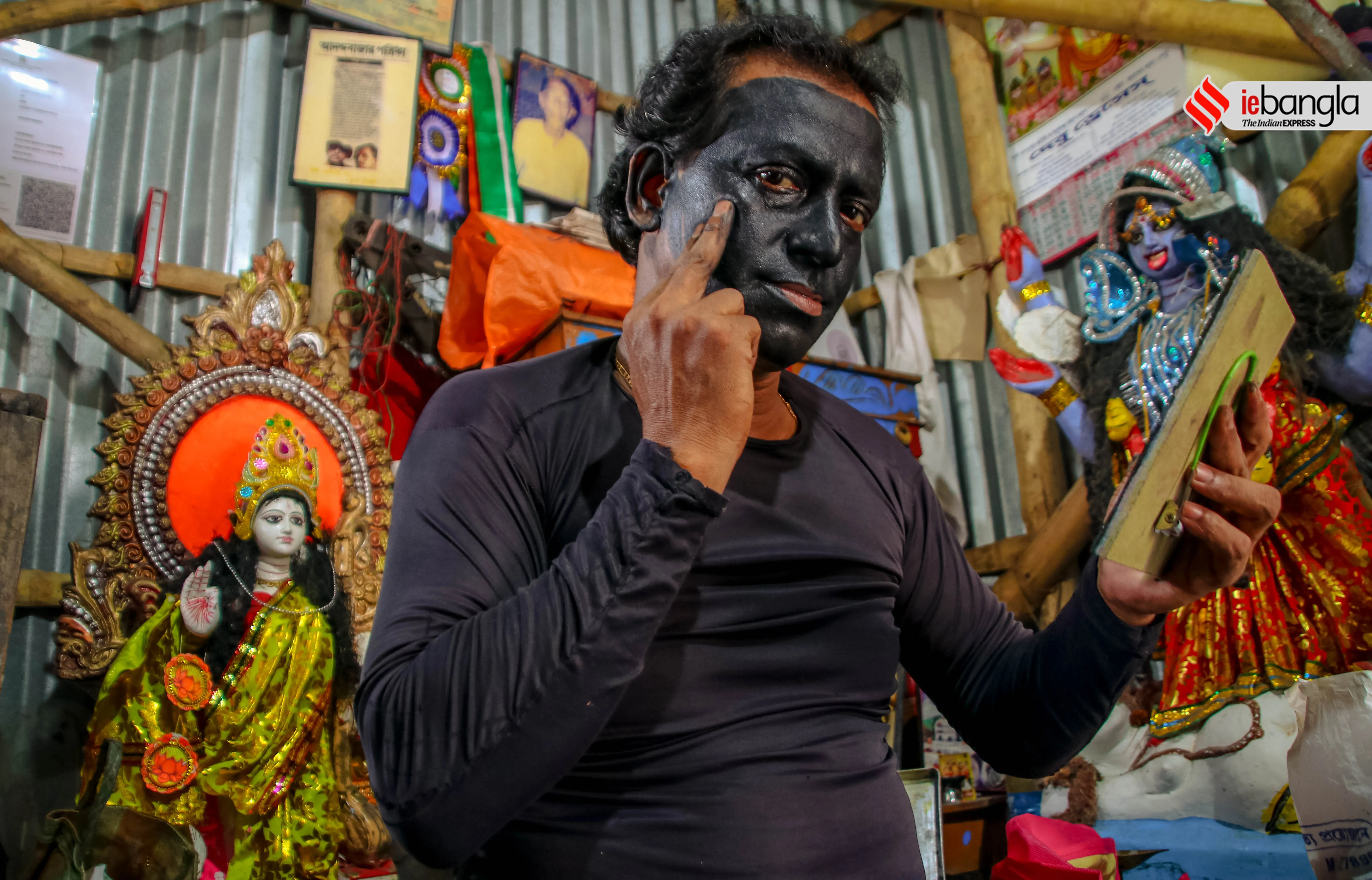বহুরূপী, Bohurupi, বহুরূপী শিল্পী, Bohurupi artist, কৃষ্ণ বৈরাগী, Krishna Bairagi, হারিয়ে যাওয়া বহুরূপী, living statue artist, কলকাতার বহুরূপী, diya, দীপাবলি, Diwali, আলোকসজ্জা, festival, প্রদীপ, potters, Diwali 2021, কালীপূজা, Hindu festival, মৃৎশিল্পী, মাটির প্রদীপ, diya, দীপাবলি, diwali, আলোকসজ্জা, festival, প্রদীপ, potters, diwali 2021, কালীপূজা, hindu festival, মৃৎশিল্পী, প্রদীপের নীচেই অন্ধকার, করোনা, corona, কোভিড-১৯, Covid-19, করোনা মহামারী, Corona Pandemic, ২০২১, প্রদীপ গ্রাম, earthen lamps village, চালতাবেড়িয়া, Chaltaberia, বারাসাত, barasat, বারাসাতের কালীপূজা, Barasat Kalipuja, ভারত-বাংলাদেশ, India-Bangladesh, শিল্পী, artist, কুটির শিল্প, Cottage industry, কুটির শিল্পী, Cottage artist, পশ্চিমবঙ্গের কুটির শিল্প, Cottage industry in West Bengal, ইন্ডিয়া রেকর্ড, India Record, West Bengal news, indian express, কলেজ স্ট্রিট, college street, করোনা, corona, corona news, Bangla Khabar, বাংলার খবর, Bangla News Live, বাংলার ব্রেকিং নিউজ, Breaking Bangla News,Bangali news, বাংলায় সর্বশেষ খবর, লেটেস্ট খবর, News in Bengali, Bengali News Today, বাংলা নিউজ, Bengali News, করোনা মহামারী, corona pandemic, Bangla Khabor, কোভিড-১৯, covid, News in Bangla, করোনা ২০২১, corona 2021, 24 Ghanta Bangla News, Bangla News, covid-19