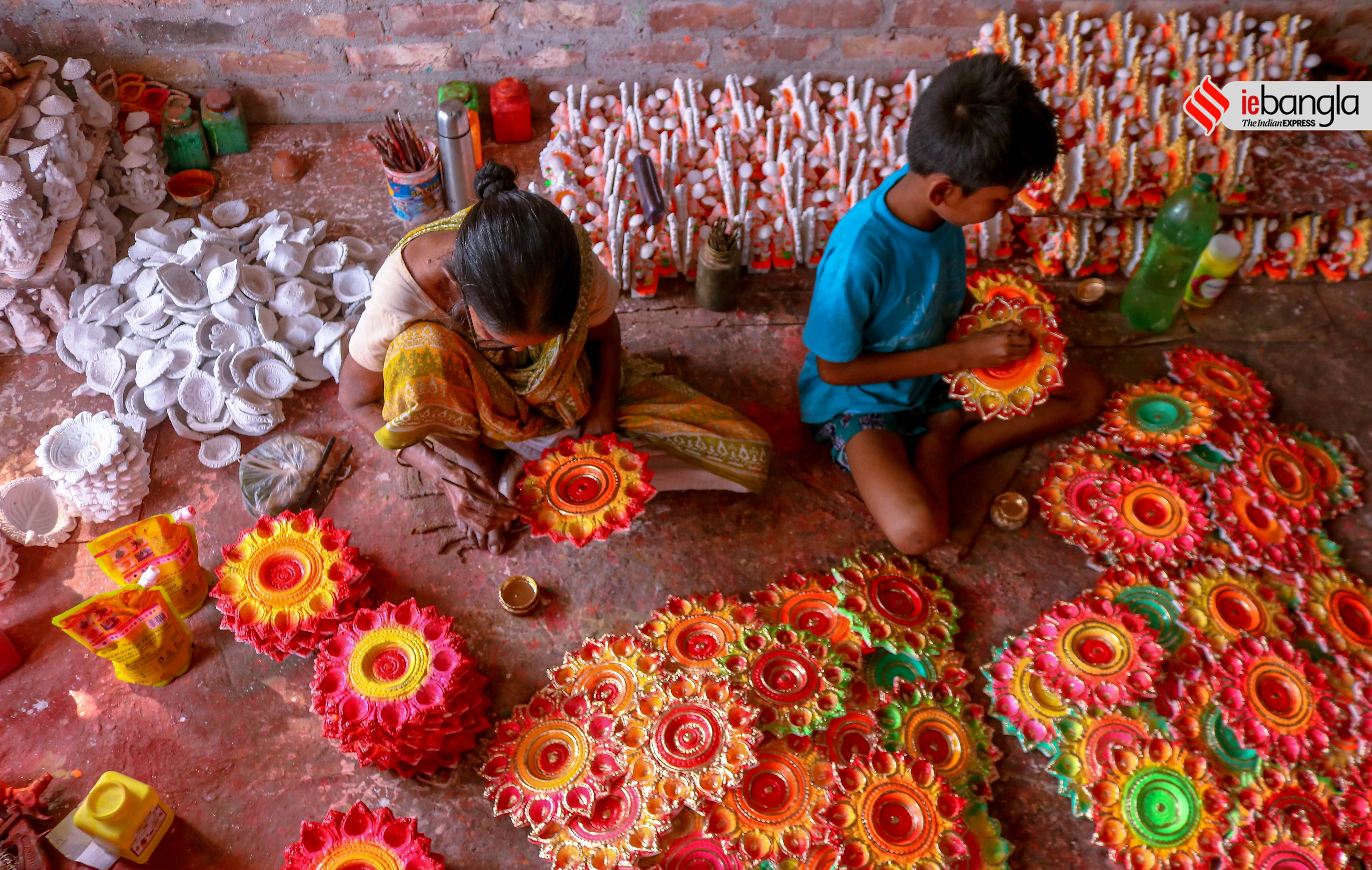 earthen lamps, মাটির প্রদীপ, diya, দীপাবলি, Diwali, আলোকসজ্জা, festival, প্রদীপ, potters, Diwali 2021, কালীপূজা, Hindu festival, মৃৎশিল্পী, মাটির প্রদীপ, diya, দীপাবলি, diwali, আলোকসজ্জা, festival, প্রদীপ, potters, diwali 2021, কালীপূজা, hindu festival, মৃৎশিল্পী, প্রদীপের নীচেই অন্ধকার, করোনা, corona, কোভিড-১৯, Covid-19, করোনা মহামারী, Corona Pandemic, ২০২১, প্রদীপ গ্রাম, earthen lamps village, চালতাবেড়িয়া, Chaltaberia, বারাসাত, barasat, বারাসাতের কালীপূজা, Barasat Kalipuja, ভারত-বাংলাদেশ, India-Bangladesh, শিল্পী, artist, কুটির শিল্প, Cottage industry, কুটির শিল্পী, Cottage artist, পশ্চিমবঙ্গের কুটির শিল্প, Cottage industry in West Bengal, ইন্ডিয়া রেকর্ড, India Record, West Bengal news, indian express, কলেজ স্ট্রিট, college street, করোনা, corona, corona news, Bangla Khabar, বাংলার খবর, Bangla News Live, বাংলার ব্রেকিং নিউজ, Breaking Bangla News,Bangali news, বাংলায় সর্বশেষ খবর, লেটেস্ট খবর, News in Bengali, Bengali News Today, বাংলা নিউজ, Bengali News, করোনা মহামারী, corona pandemic, Bangla Khabor, কোভিড-১৯, covid, News in Bangla, করোনা ২০২১, corona 2021, 24 Ghanta Bangla News, Bangla News, covid-19