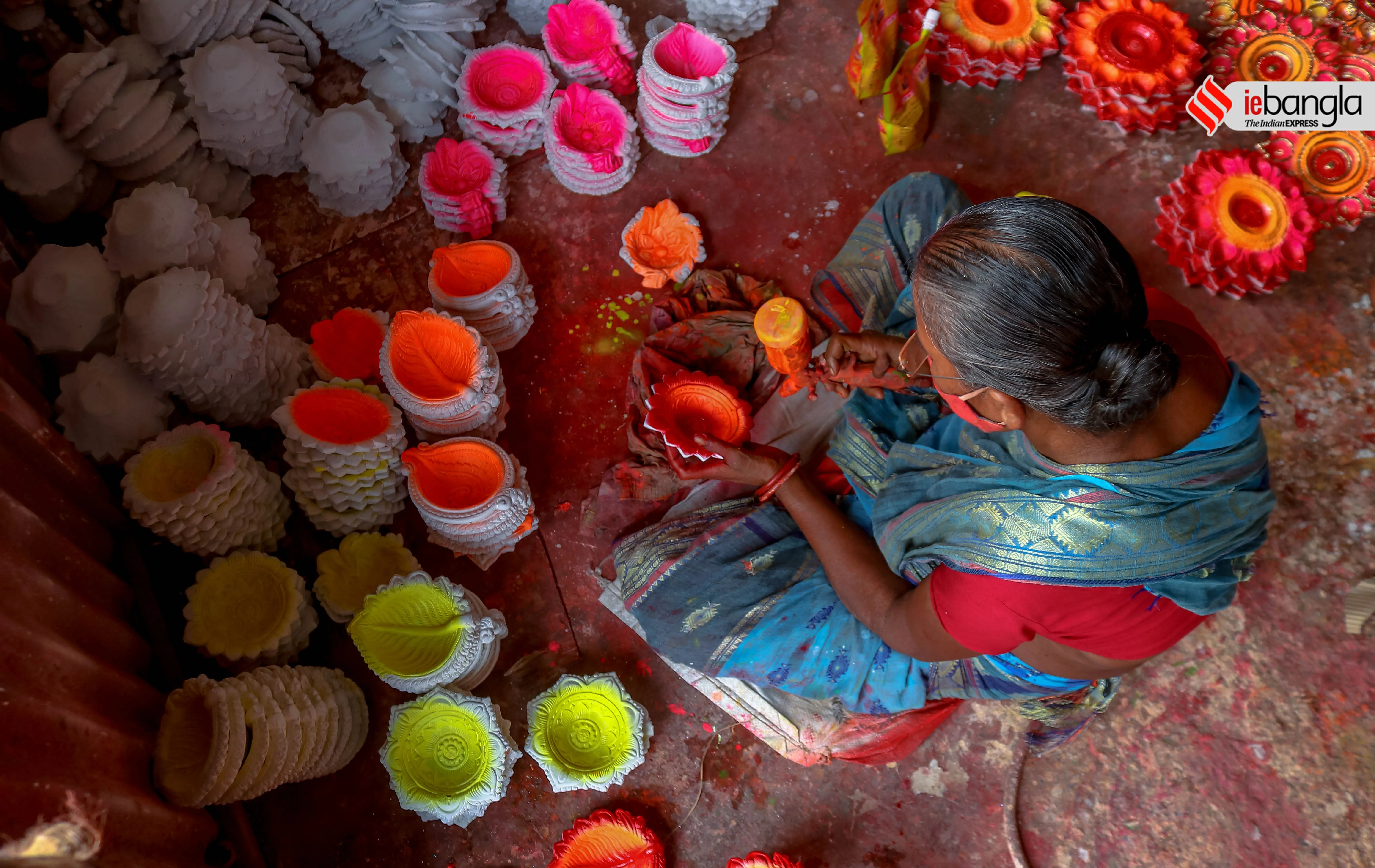 earthen lamps, মাটির প্রদীপ, diya, দীপাবলি, Diwali, আলোকসজ্জা, festival, প্রদীপ, potters, Diwali 2021, কালীপূজা, Hindu festival, মৃৎশিল্পী, মাটির প্রদীপ, diya, দীপাবলি, diwali, আলোকসজ্জা, festival, প্রদীপ, potters, diwali 2021, কালীপূজা, hindu festival, মৃৎশিল্পী, প্রদীপের নীচেই অন্ধকার, করোনা, corona, কোভিড-১৯, Covid-19, করোনা মহামারী, Corona Pandemic, ২০২১, প্রদীপ গ্রাম, earthen lamps village, চালতাবেড়িয়া, Chaltaberia, বারাসাত, barasat, বারাসাতের কালীপূজা, Barasat Kalipuja, ভারত-বাংলাদেশ, India-Bangladesh, শিল্পী, artist, কুটির শিল্প, Cottage industry, কুটির শিল্পী, Cottage artist, পশ্চিমবঙ্গের কুটির শিল্প, Cottage industry in West Bengal, ইন্ডিয়া রেকর্ড, India Record, West Bengal news, indian express, কলেজ স্ট্রিট, college street, করোনা, corona, corona news, Bangla Khabar, বাংলার খবর, Bangla News Live, বাংলার ব্রেকিং নিউজ, Breaking Bangla News,Bangali news, বাংলায় সর্বশেষ খবর, লেটেস্ট খবর, News in Bengali, Bengali News Today, বাংলা নিউজ, Bengali News, করোনা মহামারী, corona pandemic, Bangla Khabor, কোভিড-১৯, covid, News in Bangla, করোনা ২০২১, corona 2021, 24 Ghanta Bangla News, Bangla News, covid-19
