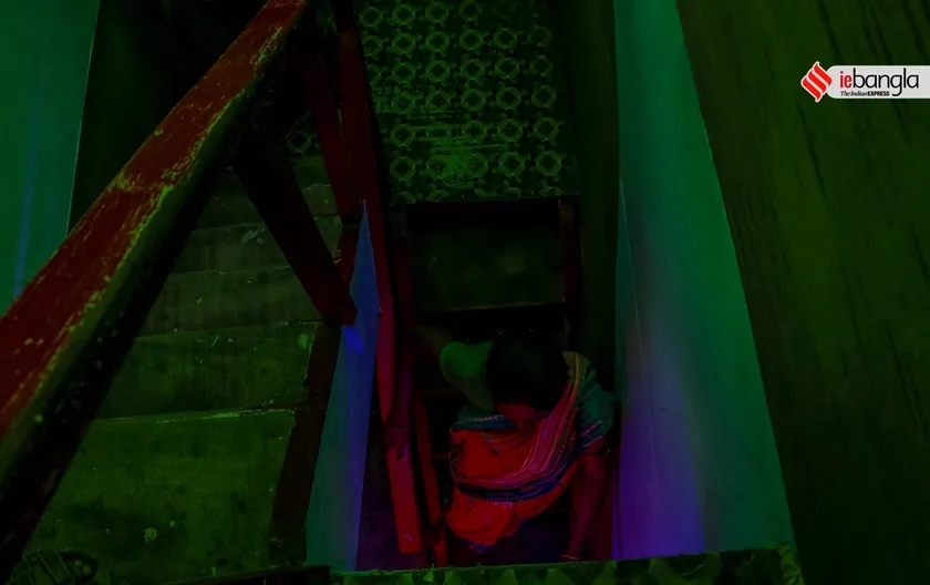 kolkata, কলকাতা, Sonagachi, সোনাগাছি, prostitution, যৌনপল্লী, Red light area, রেড লাইট এলাকা, Sex worker, যৌনতা, Sex, যৌনকর্মী, prostitution in india,  ইন্ডিয়া রেকর্ড, India Record, West Bengal news, indian express, কলেজ স্ট্রিট, college street, করোনা, corona, corona news, Bangla Khabar, বাংলার খবর, Bangla News Live, বাংলার ব্রেকিং নিউজ, Breaking Bangla News,Bangali news, বাংলায় সর্বশেষ খবর, লেটেস্ট খবর, News in Bengali, Bengali News Today, বাংলা নিউজ, Bengali News, করোনা মহামারী, corona pandemic, Bangla Khabor, কোভিড-১৯, covid, News in Bangla, করোনা ২০২২, corona 2022, 24 Ghanta Bangla News, Bangla News, covid-19 