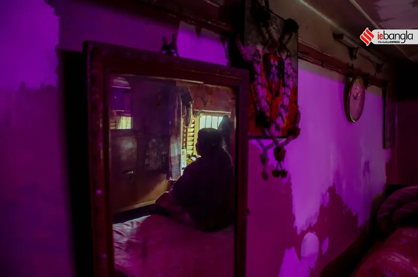 kolkata, কলকাতা, Sonagachi, সোনাগাছি, prostitution, যৌনপল্লী, Red light area, রেড লাইট এলাকা, Sex worker, যৌনতা, Sex, যৌনকর্মী, prostitution in india,  ইন্ডিয়া রেকর্ড, India Record, West Bengal news, indian express, কলেজ স্ট্রিট, college street, করোনা, corona, corona news, Bangla Khabar, বাংলার খবর, Bangla News Live, বাংলার ব্রেকিং নিউজ, Breaking Bangla News,Bangali news, বাংলায় সর্বশেষ খবর, লেটেস্ট খবর, News in Bengali, Bengali News Today, বাংলা নিউজ, Bengali News, করোনা মহামারী, corona pandemic, Bangla Khabor, কোভিড-১৯, covid, News in Bangla, করোনা ২০২২, corona 2022, 24 Ghanta Bangla News, Bangla News, covid-19 