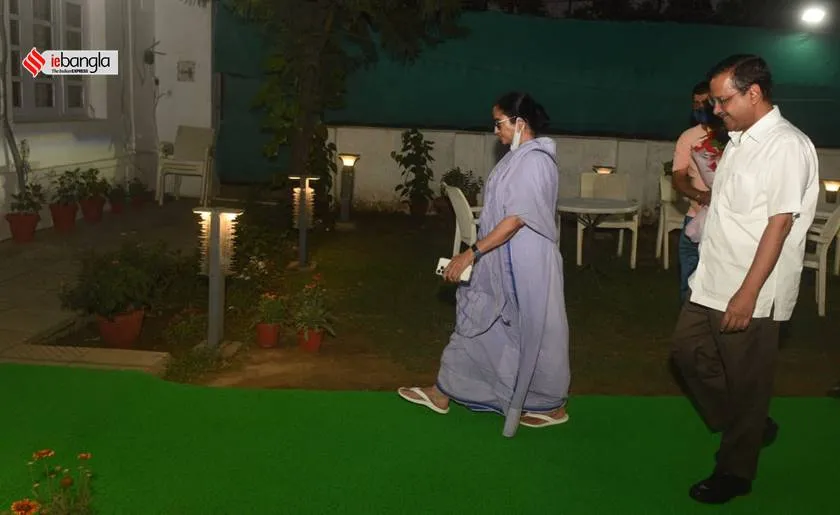 CM Arvind Kejriwal meets CM Mamata Banerjee in her Delhi residence