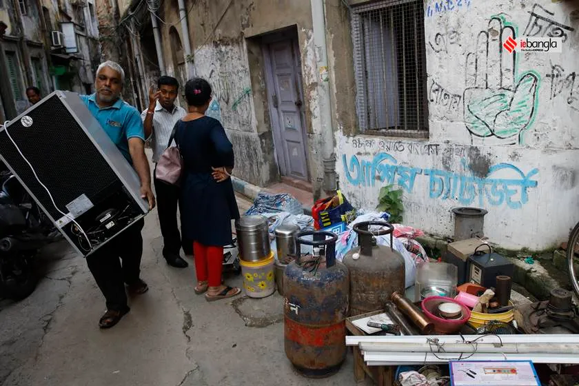 Bowbazar horror returns: residents rushes to leave homes