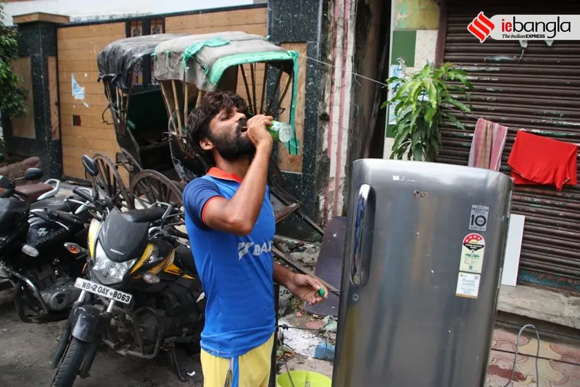 To serve cold water in summer, Kolkata Youth installs fridge beside road