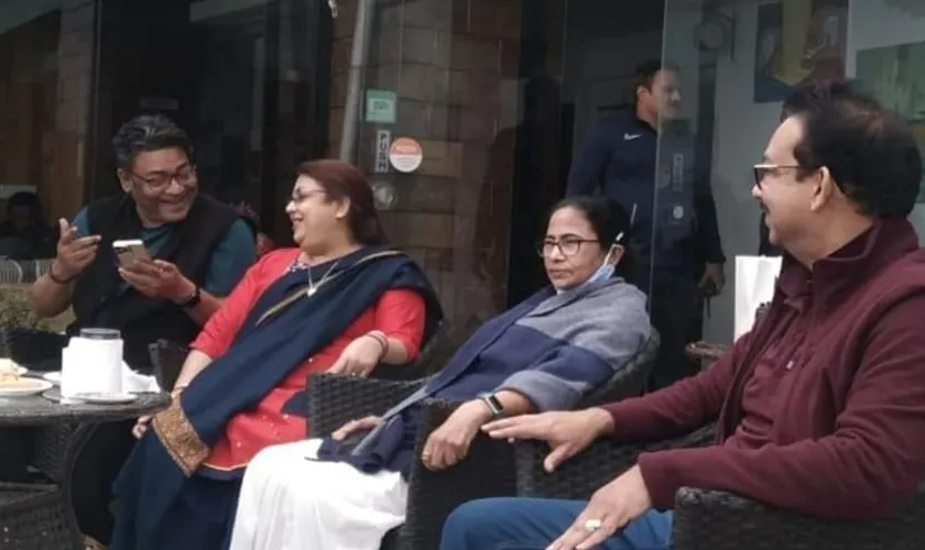 mamata banerjee, মমতা ব্য়ানার্জী, mamata banerjee cafe house darjeeling, মমতা ব্যানার্জী ক্যাফে হাউজ দার্জিলিং