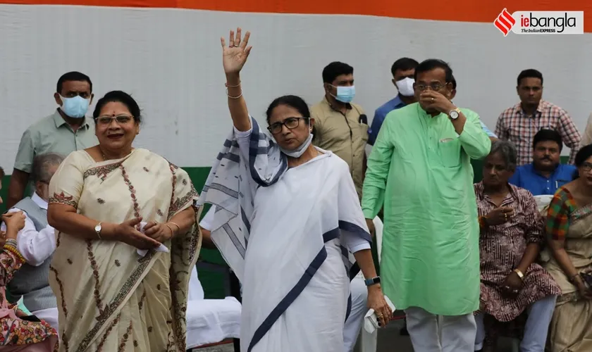 mamata benerjee, মমতা ব্যানার্জী, mamata benerjee tmc, মমতা ব্যানার্জী তৃণমূল, mamata benerjee reviewed preparations for 21 July tmc meeting, ধর্মতলায় তৃমূলের ২১ জুলাইয়ের প্রস্তুতি খতিয়ে দেখলেন মমতা, mamata 21 july reviewed preparations, মমতা ২১ জুলাই ২০২২ ধর্মতলা
