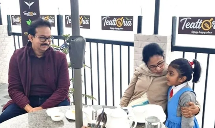 mamata banerjee, মমতা ব্য়ানার্জী, mamata banerjee cafe house darjeeling, মমতা ব্যানার্জী ক্যাফে হাউজ দার্জিলিং