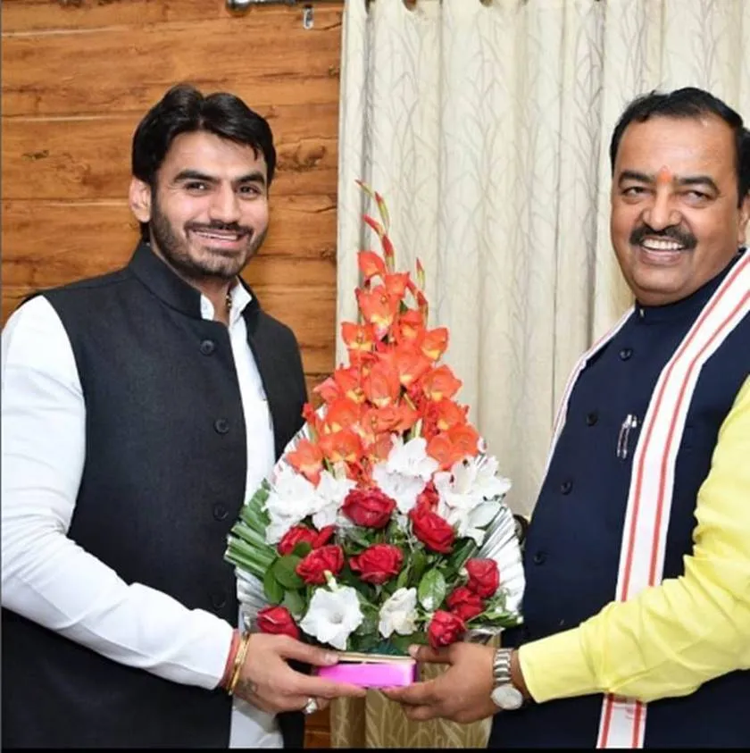 श्रीकांत त्यागी , Shrikant Tyagi, noida shrikant tyagi demolition, noida bulldozers, noida society row, shrikant tyagi on the run, shrikant tyagi bjp connection, noida man abusing woman viral video, noida news, noida latest, up news, indian express