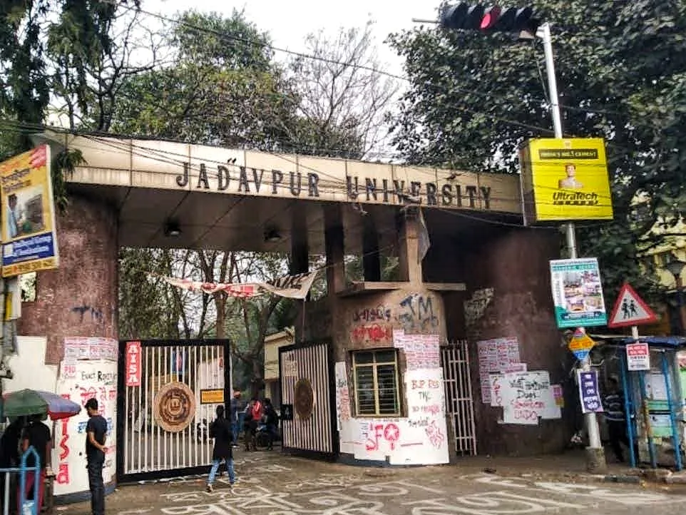 Jadavpur University, Jadavpur, Education, College, Regional language, যাদবপুর বিশ্ববিদ্যালয়, যাদবপুর ছাড়ছেন পড়ুয়ারা, কলকাতা, শিক্ষা, পশ্চিমঙ্গ