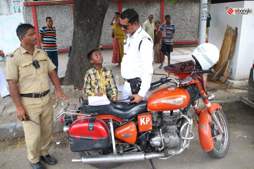 kolkata police teaches roadside boy 