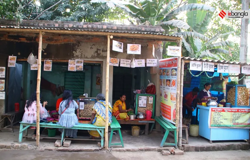 fuchka gram, kachrapara fuchka village, shahid palli, shashi ghosh, anurupa chakraborty story, fuchka street food, banglar fuchka<br />
