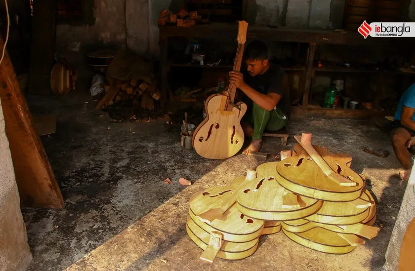 <br />
guiter village shyamnagar, shashi ghosh, west bengal guiter
